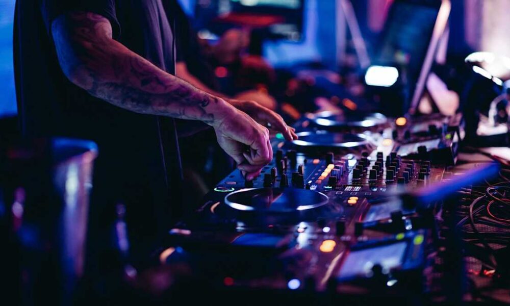 Check out this spine-tingling Halloween Party at Cé La Vi Dubai Top DJ Eran Hersh